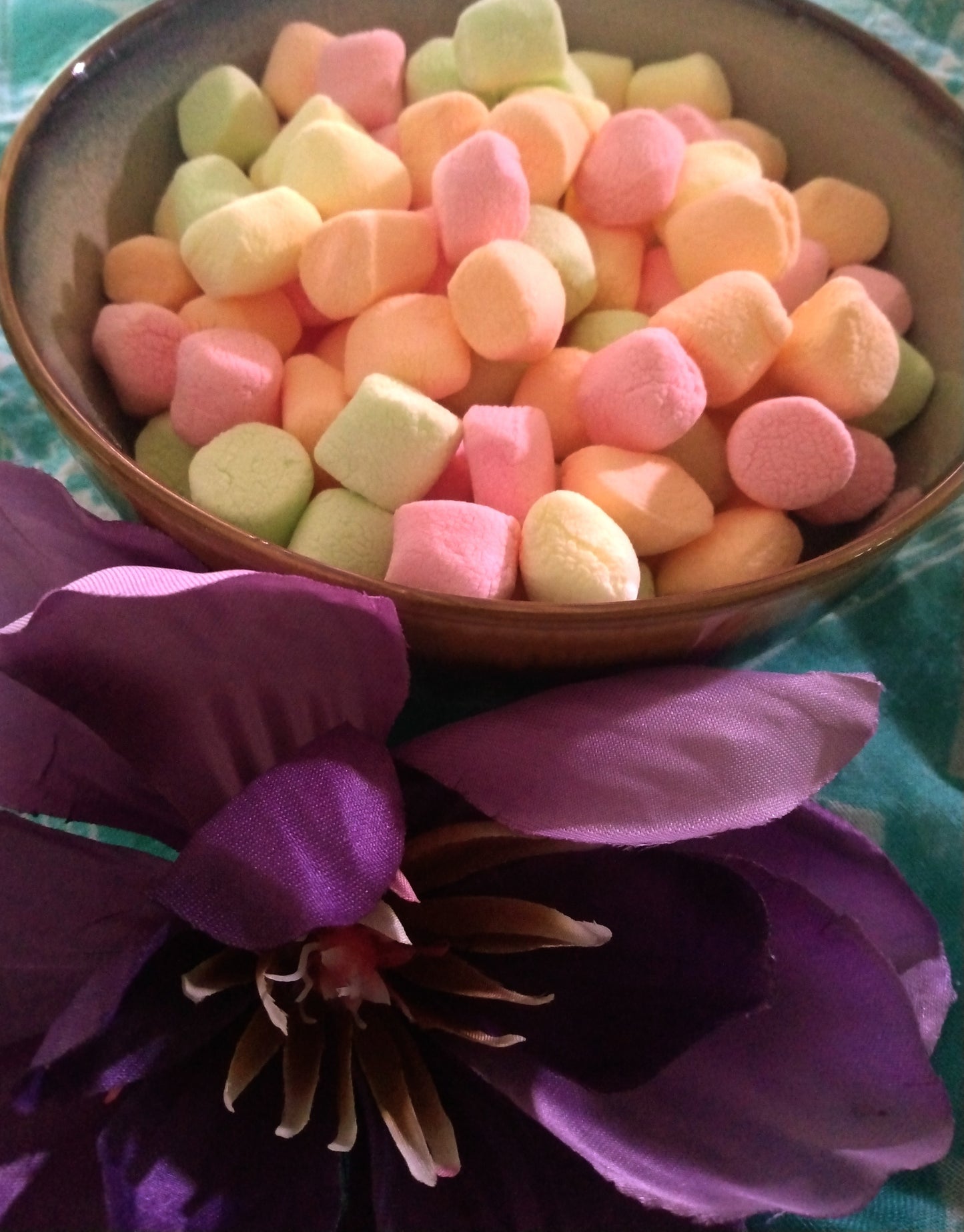 Freeze dried flavored marshmallows
